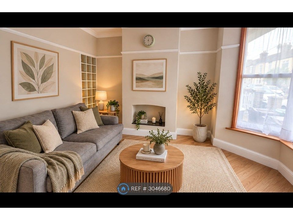 Property photo 1 of 7 Living Room