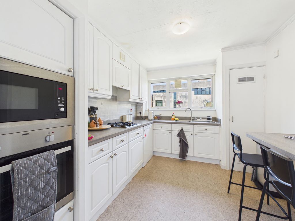 Property photo 3 of 9 Kitchen
