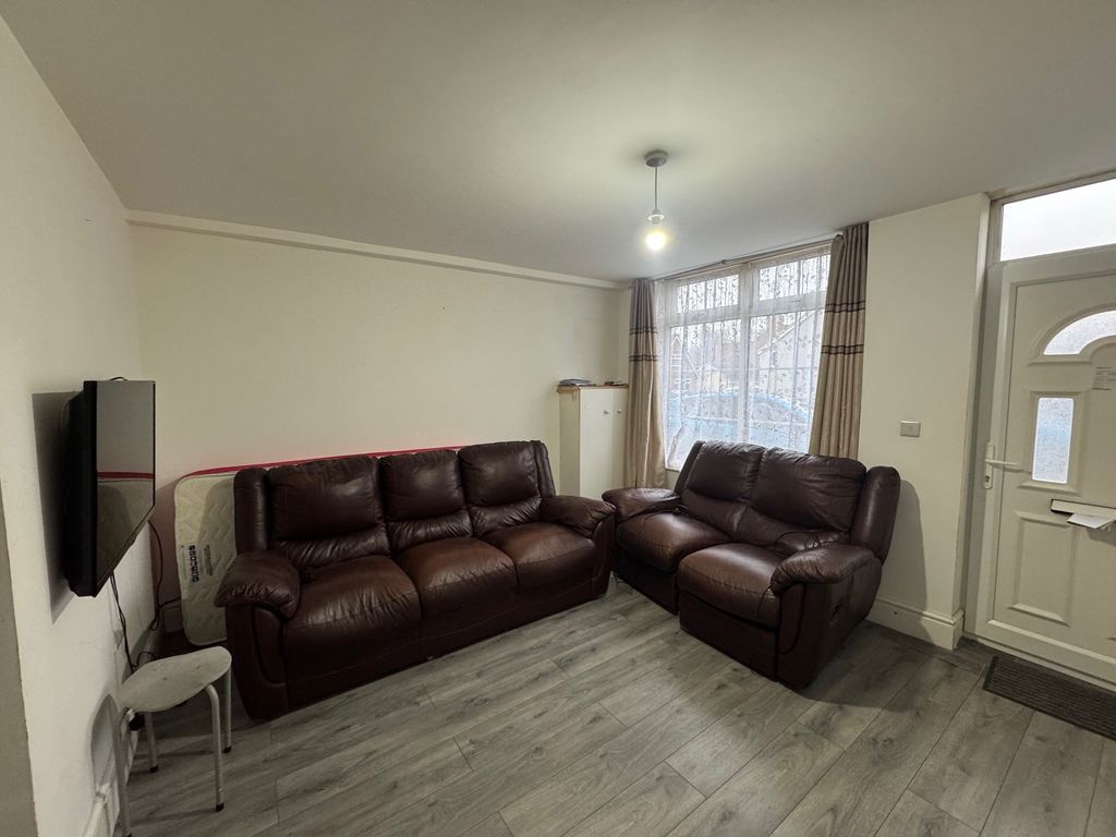 Property photo 3 of 12 Image