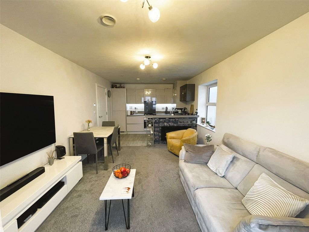 Property photo 2 of 18 Picture No. 17