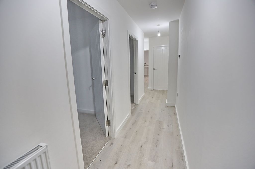 Property photo 3 of 12 Hall