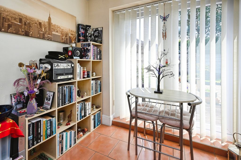 Property photo 3 of 15