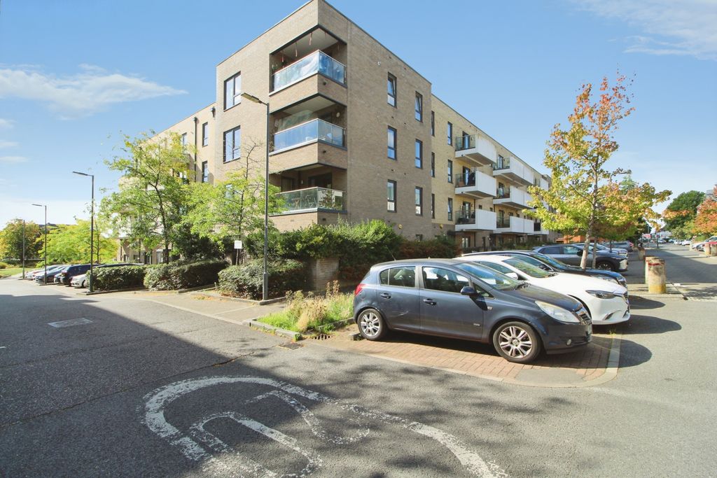 Property photo 1 of 4 One Bedroom 2nd Floor Flat To Rent