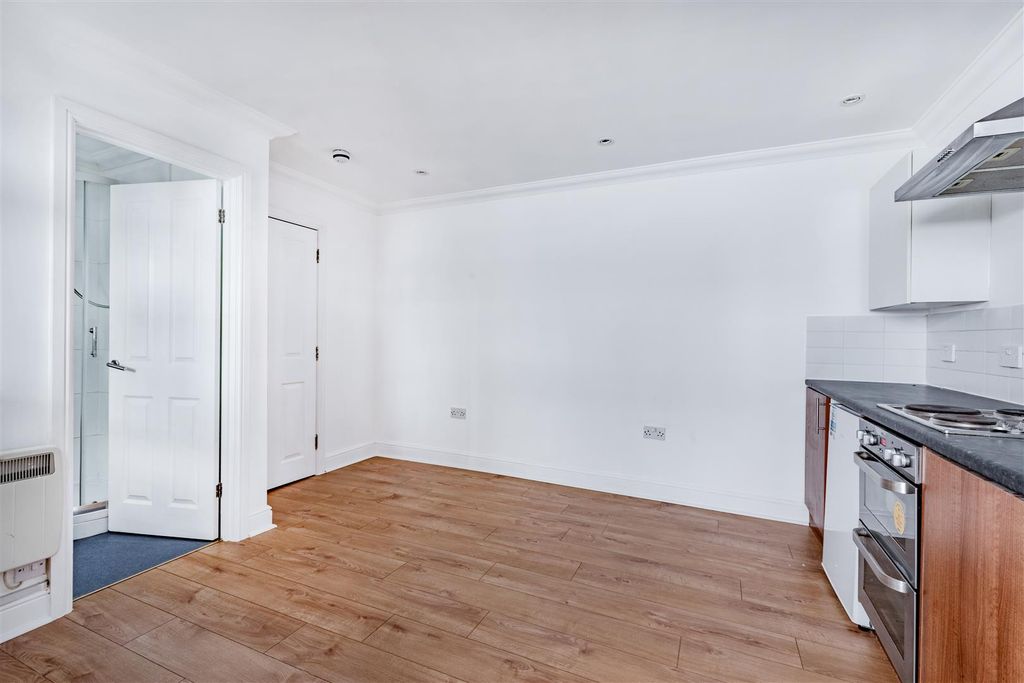 Property photo 3 of 9 Studio