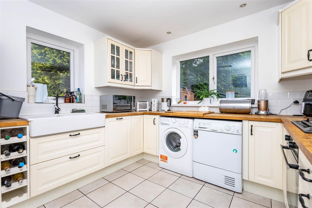 Property photo 3 of 15 Kitchen