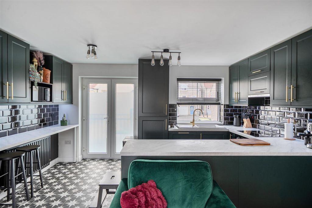 Property photo 2 of 18 Open Plan Lounge / Kitchen / Dining
