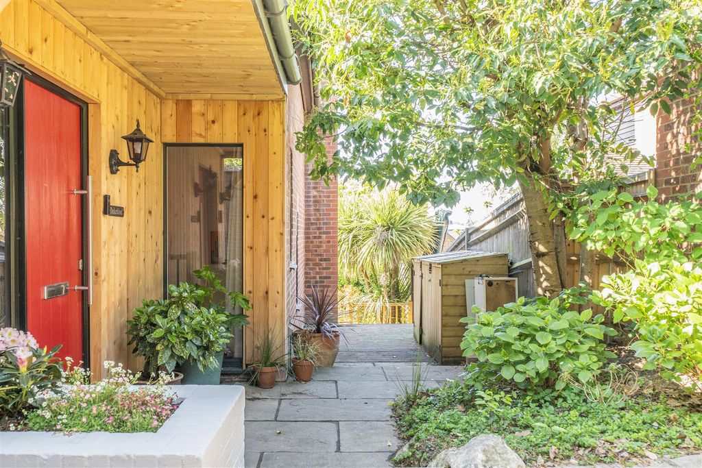 Property photo 2 of 24 1450620-23-69Efa88B68c25.Jpg