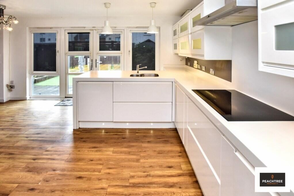 Property photo 2 of 24 Kitchen
