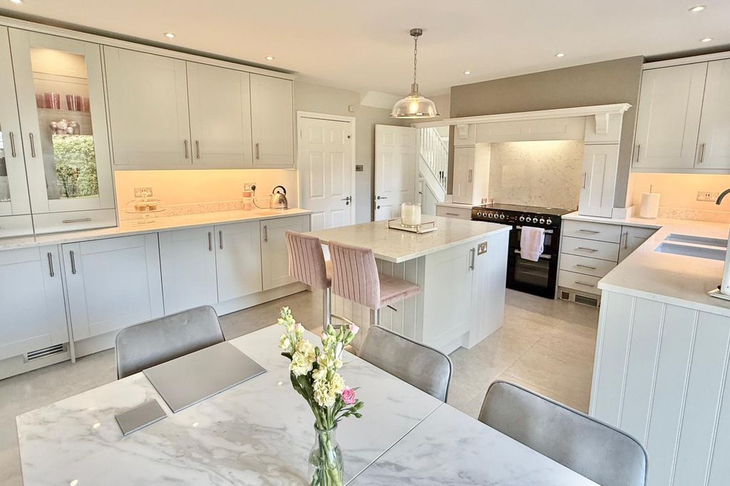 Property photo 3 of 46 Gallery