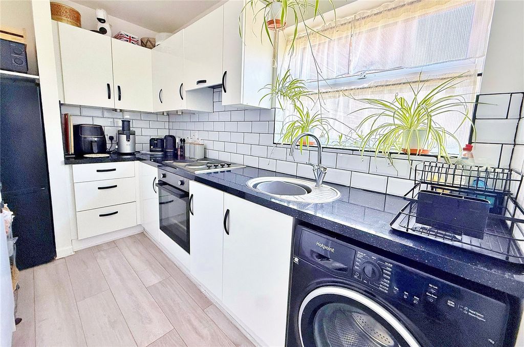 Property photo 2 of 11 Picture No. 19