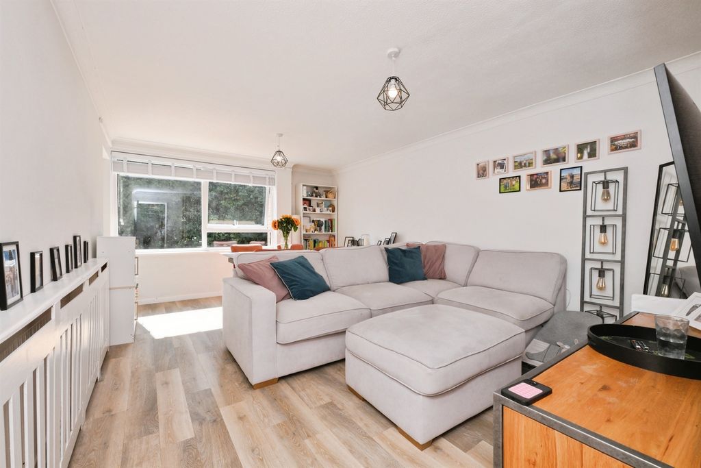 Property photo 2 of 25