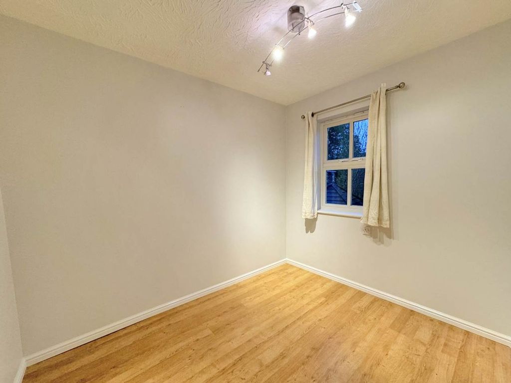 Property photo 3 of 10 Bedroom 2