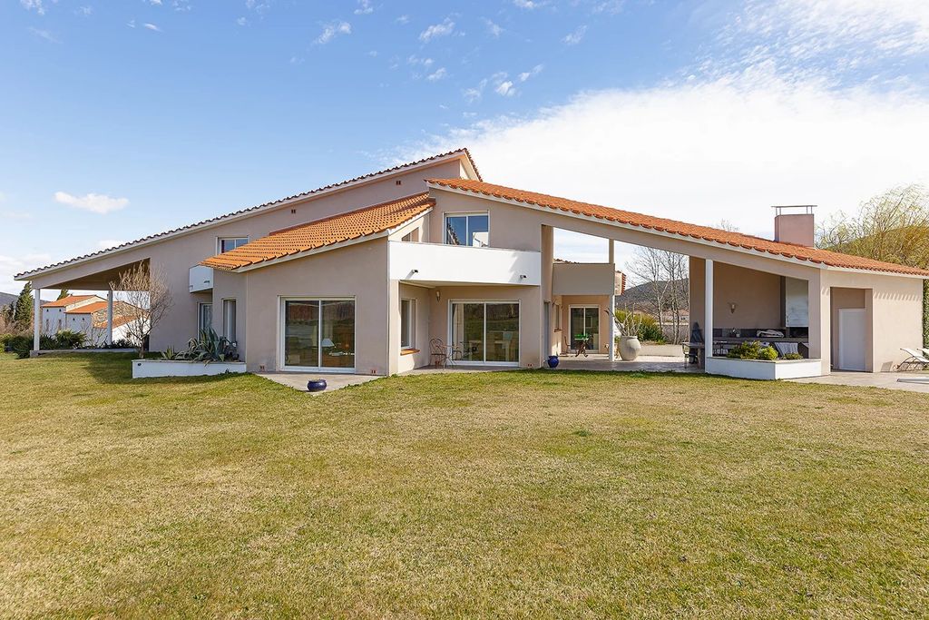 Property photo 2 of 16