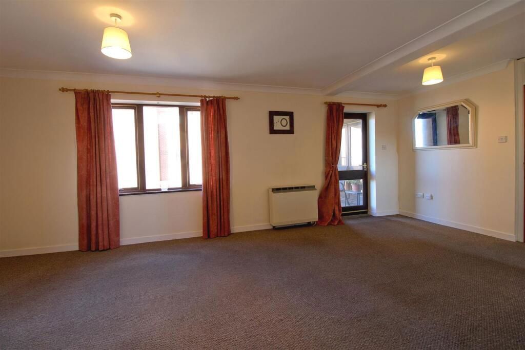 Property photo 2 of 20