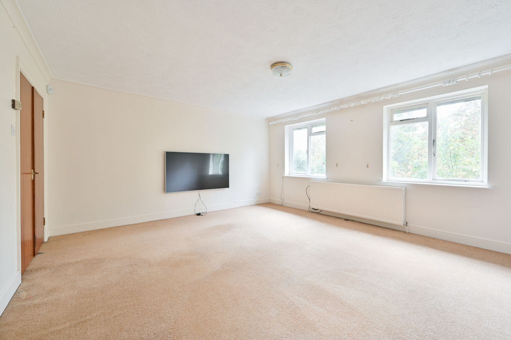 Property photo 2 of 24