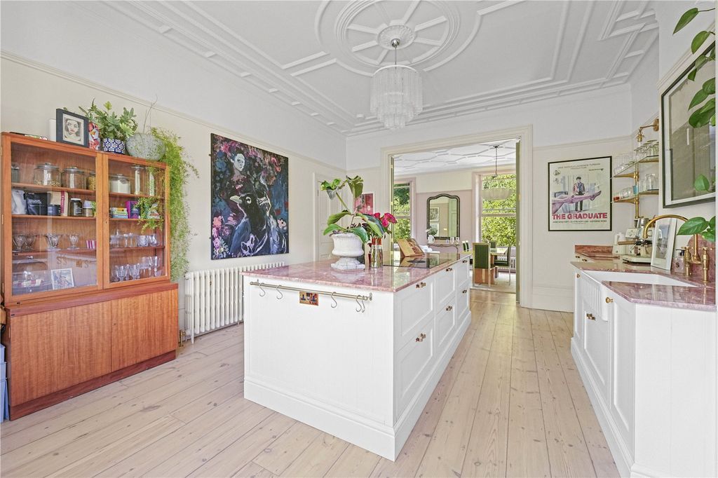 Property photo 1 of 31 Picture No. 32
