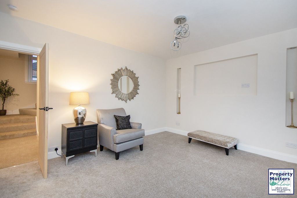 Property photo 3 of 15 Lounge