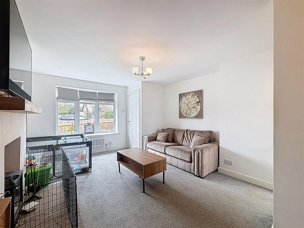 Property photo 3 of 17 Lounge