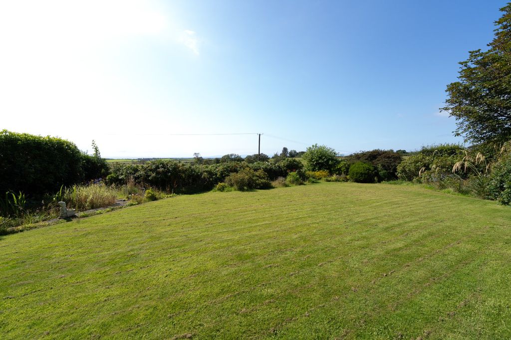 Property photo 3 of 37 Picture No. 16