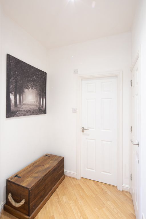 Property photo 2 of 18 Entrance Hall