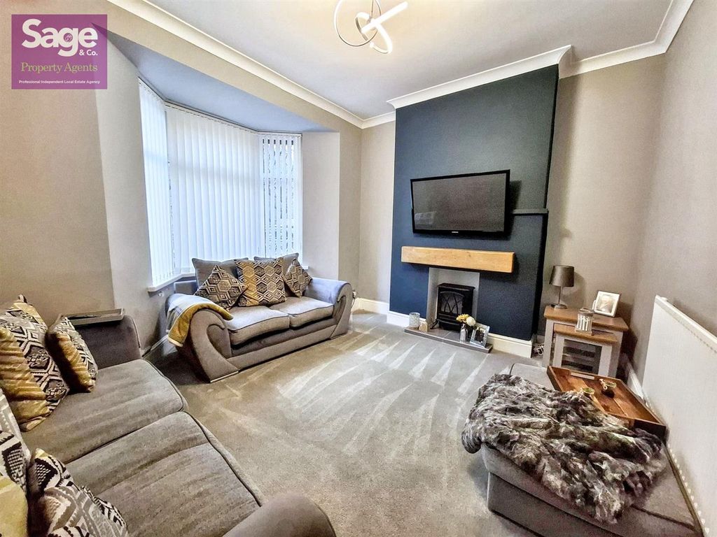 Property photo 2 of 25