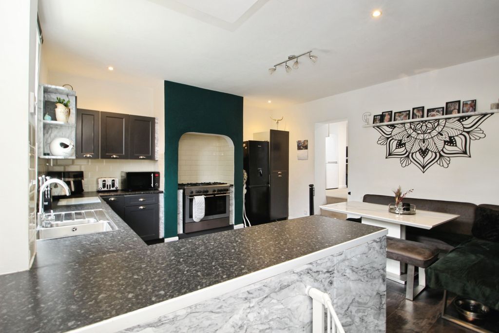 Property photo 2 of 15 Kitchen/Dining Room