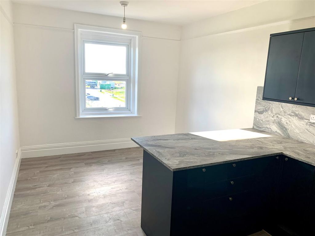 Property photo 3 of 12 Zx.Jpg