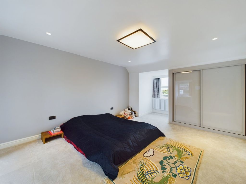 Property photo 3 of 17 Bedroom