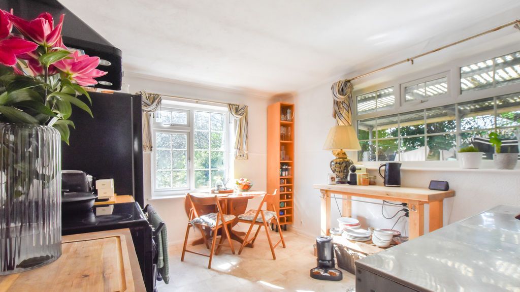 Property photo 3 of 17 Photo 1