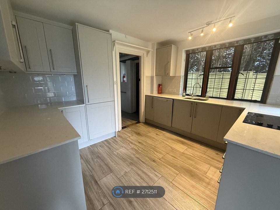 Property photo 2 of 18 Kitchen