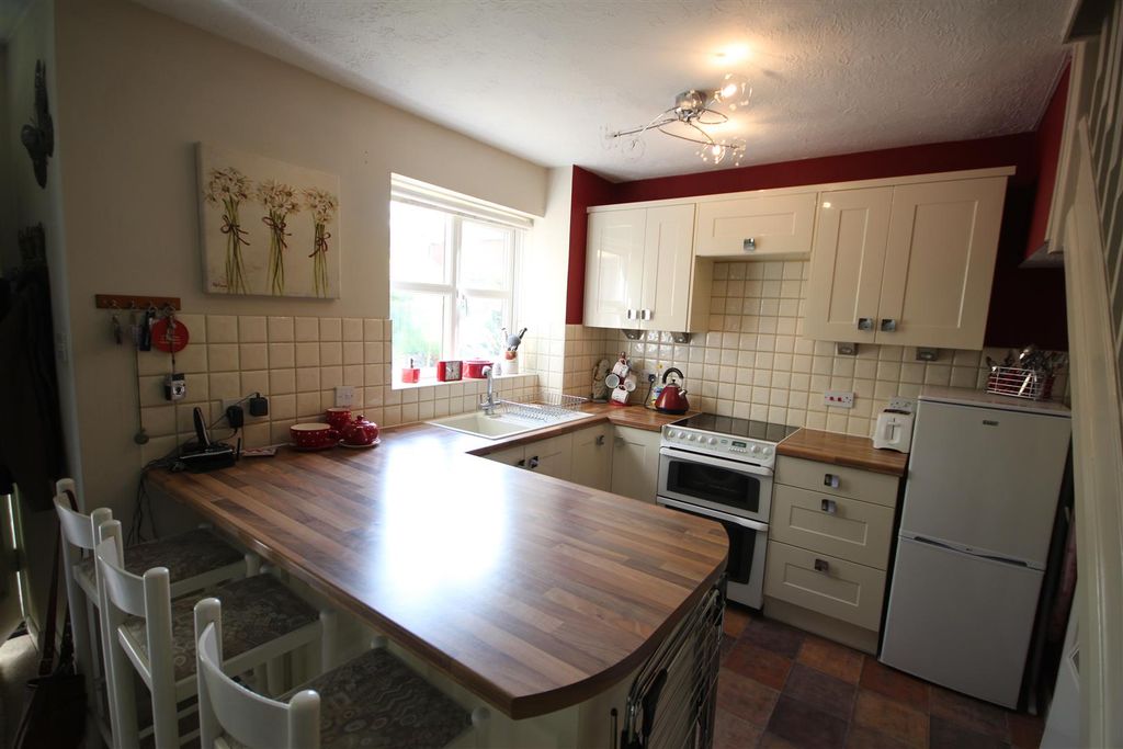 Property photo 3 of 11