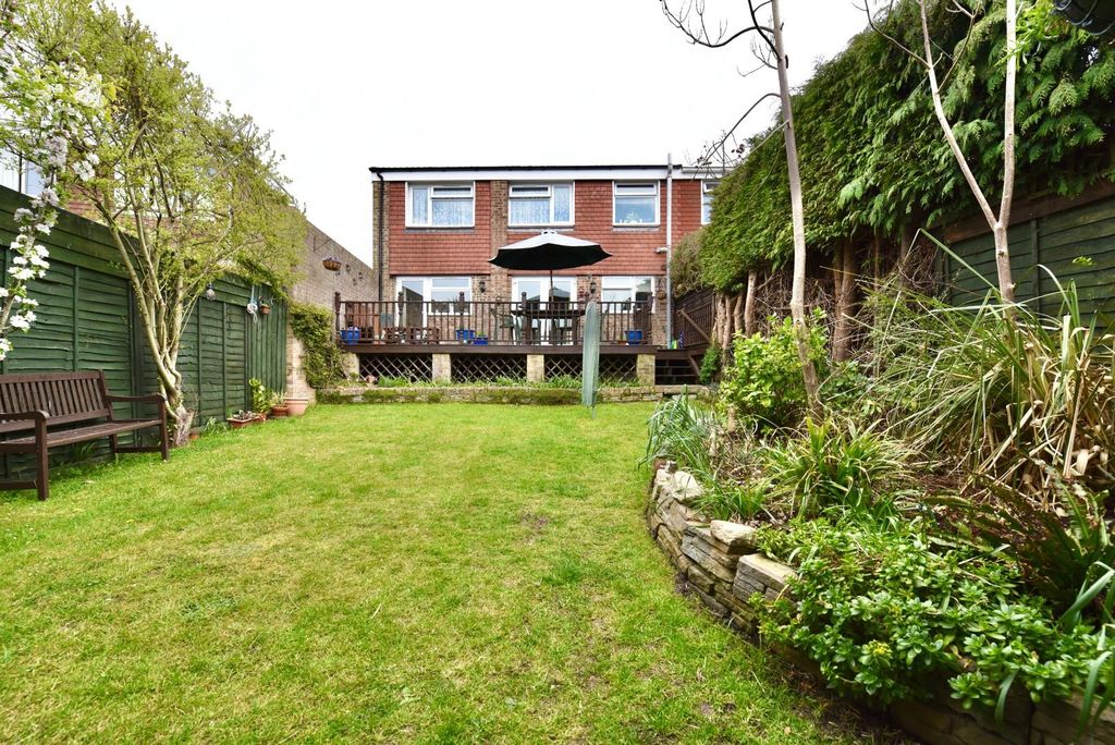 Property photo 3 of 32 Garden