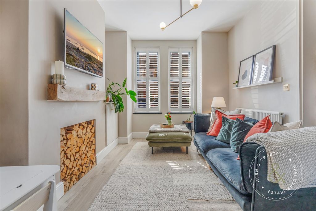 Property photo 2 of 25 Upper Kincraig St, Roath (1).Jpg