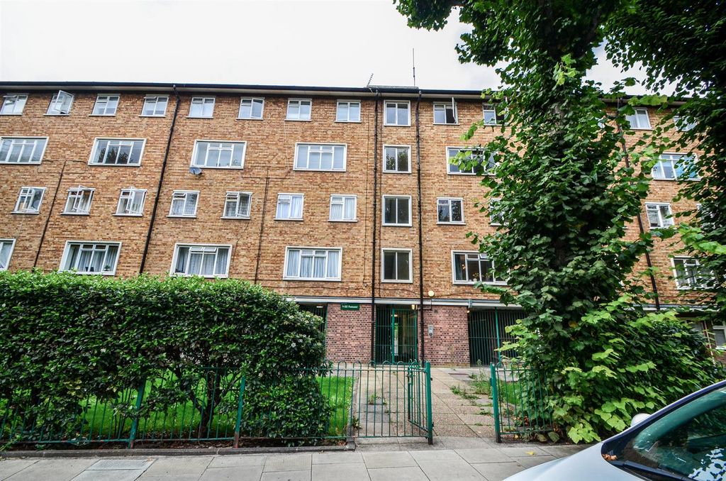 Property photo 2 of 12 Fairhurst