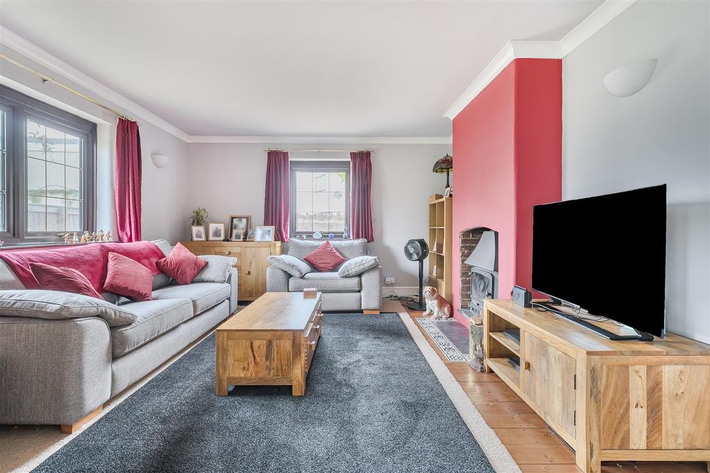 Property photo 2 of 20 1358410-7-68ee7Dafa1Cdf.Jpg