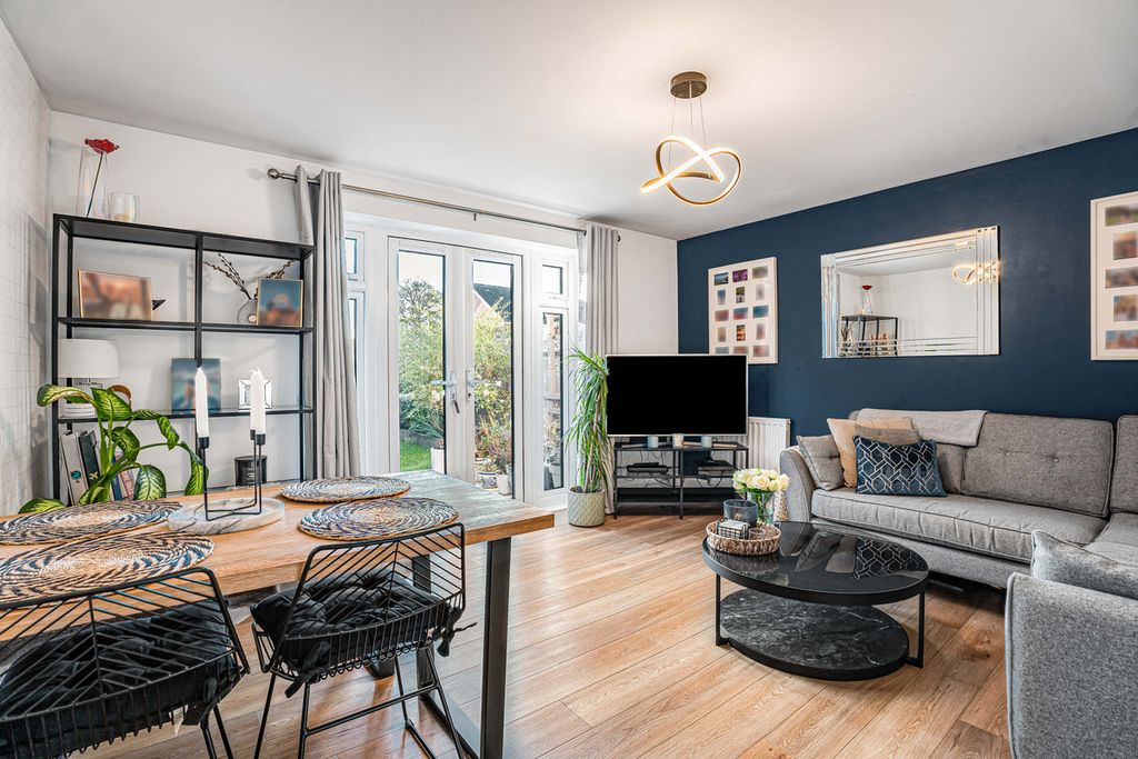 Property photo 2 of 25