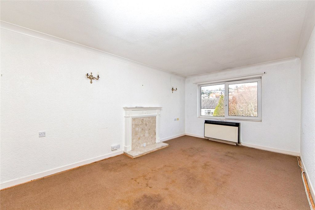 Property photo 1 of 12 Lounge