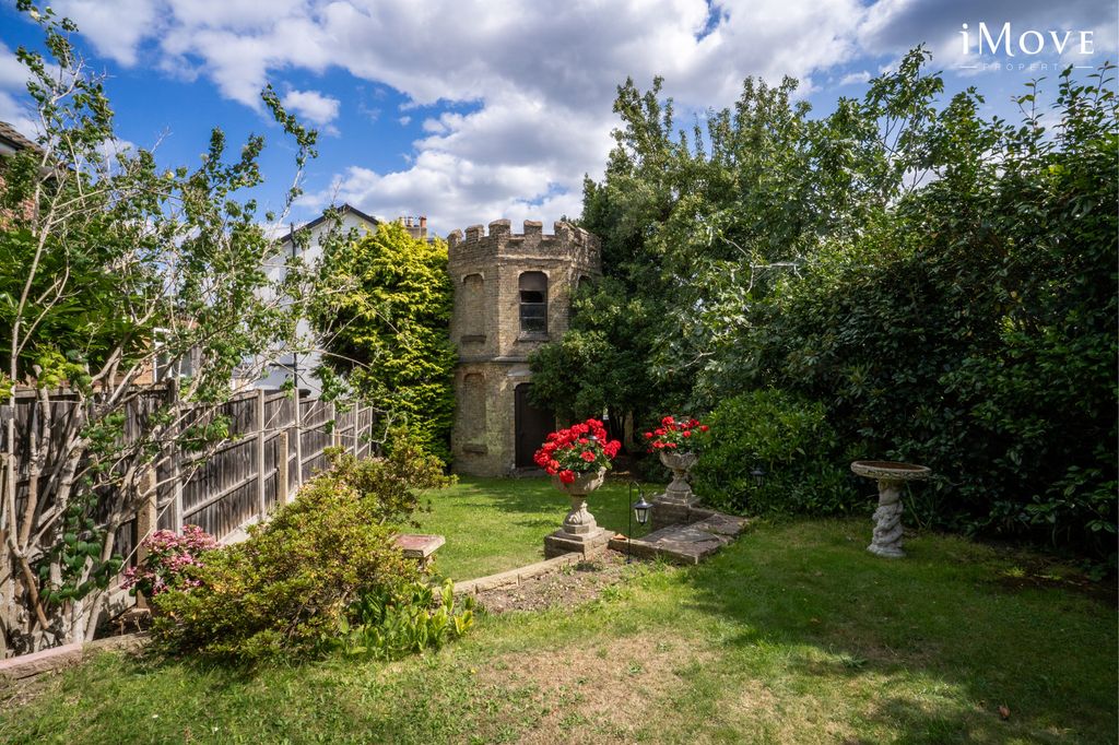 Property photo 2 of 27
