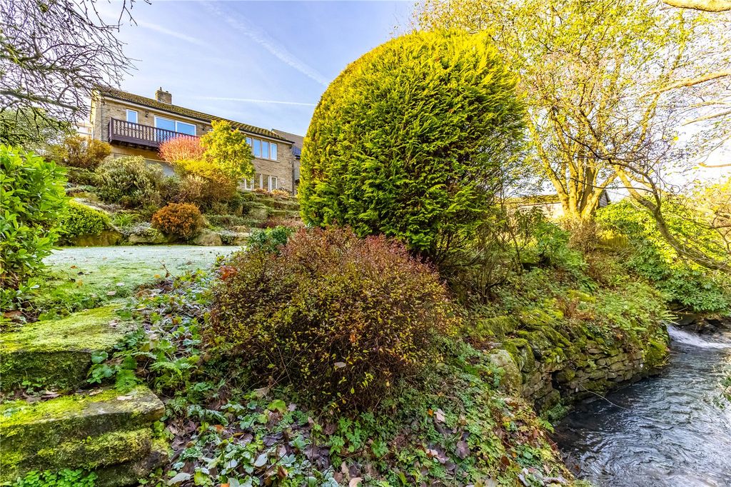 Property photo 2 of 32 Rear Garden