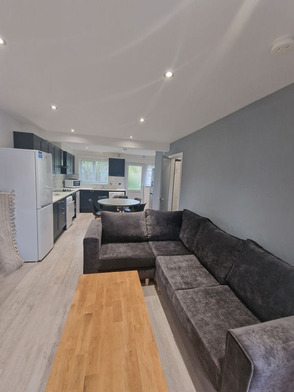 Property photo 1 of 7 Living Room