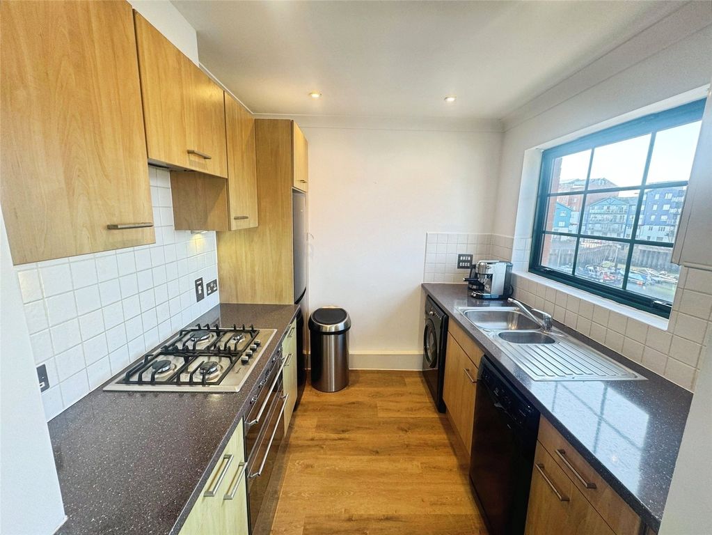 Property photo 3 of 11 Kitchen