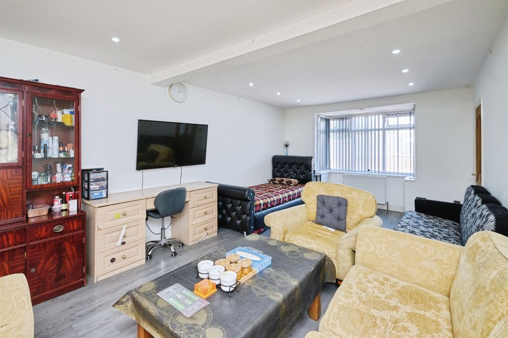 Property photo 2 of 19