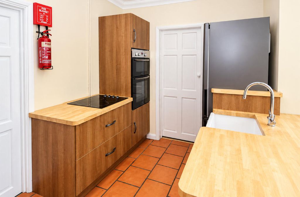 Property photo 3 of 8 Kitchen