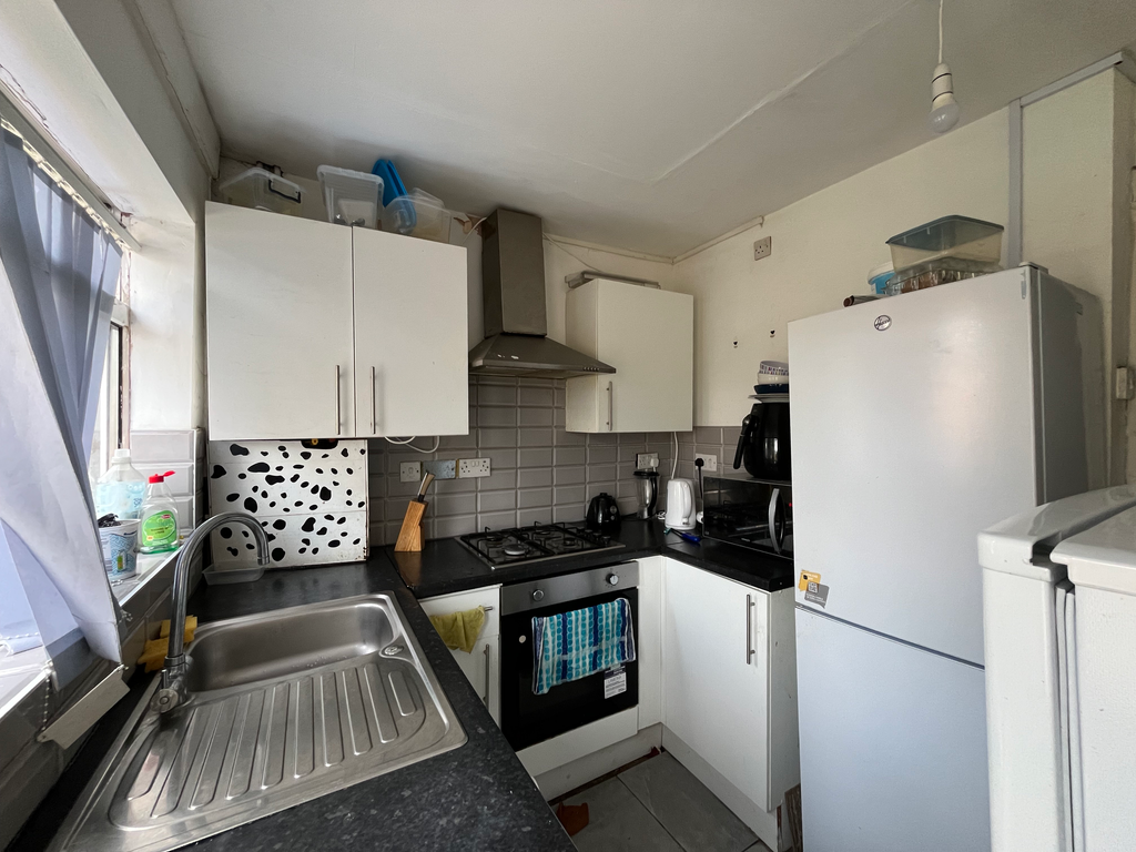 Property photo 3 of 9 Kitchen