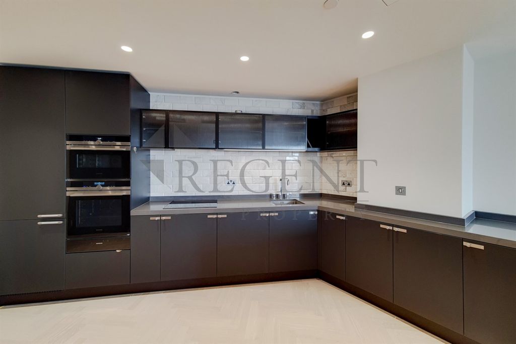 Property photo 3 of 10 Kitchen