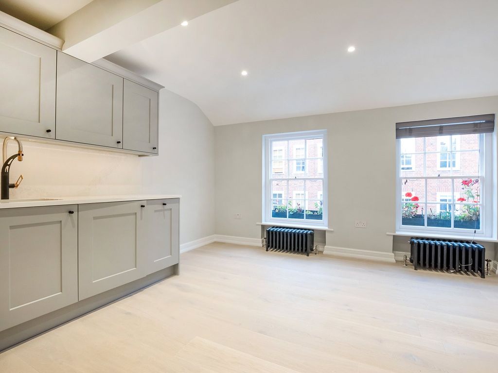 Property photo 1 of 16 Earlham Street