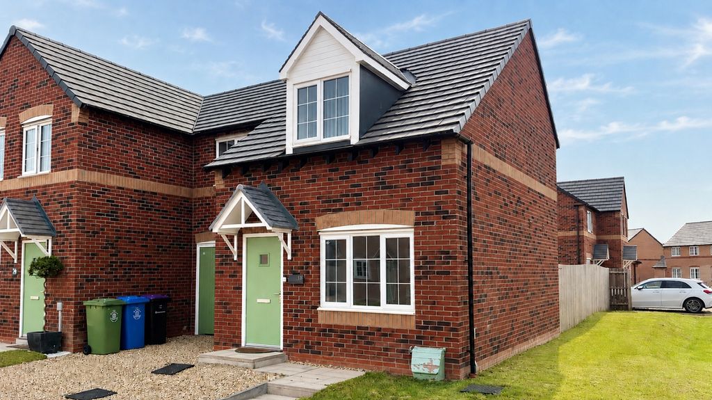 Property photo 1 of 20 Front Of Property Hawthorn Close