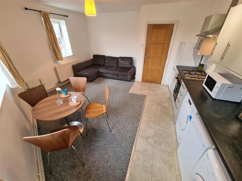 Property photo 2 of 10 Lounge / Diner