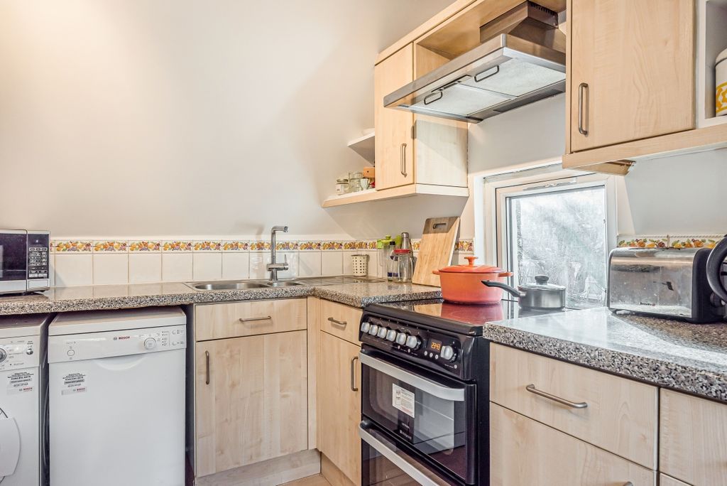 Property photo 2 of 7 576104 (3)