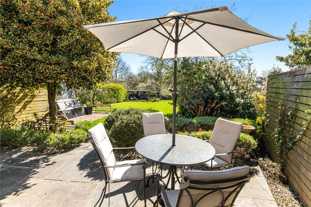 Property photo 3 of 21 Terrace